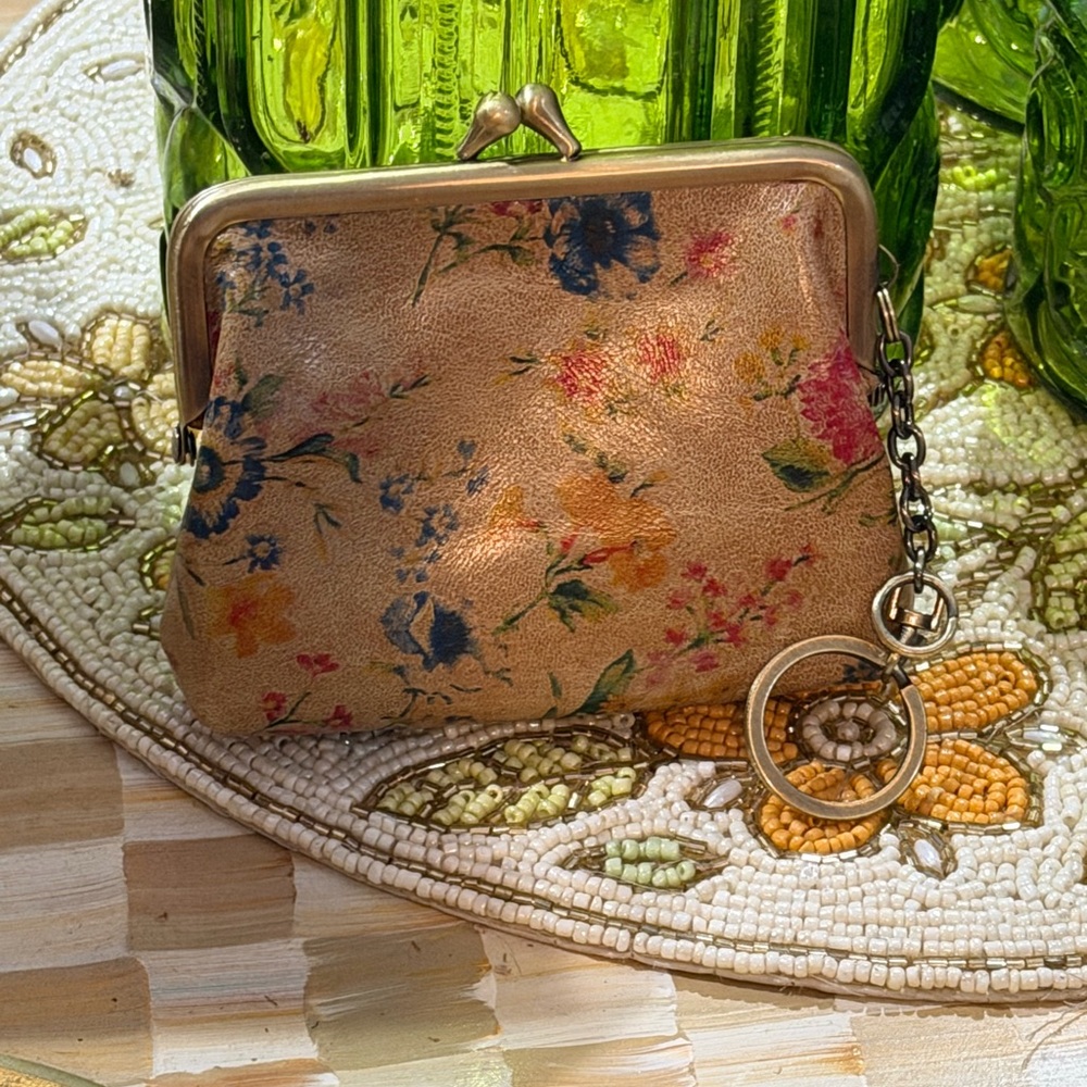 Patricia Nash prairie Rose floral kiss, lock Leather Coin Purse with Keychain